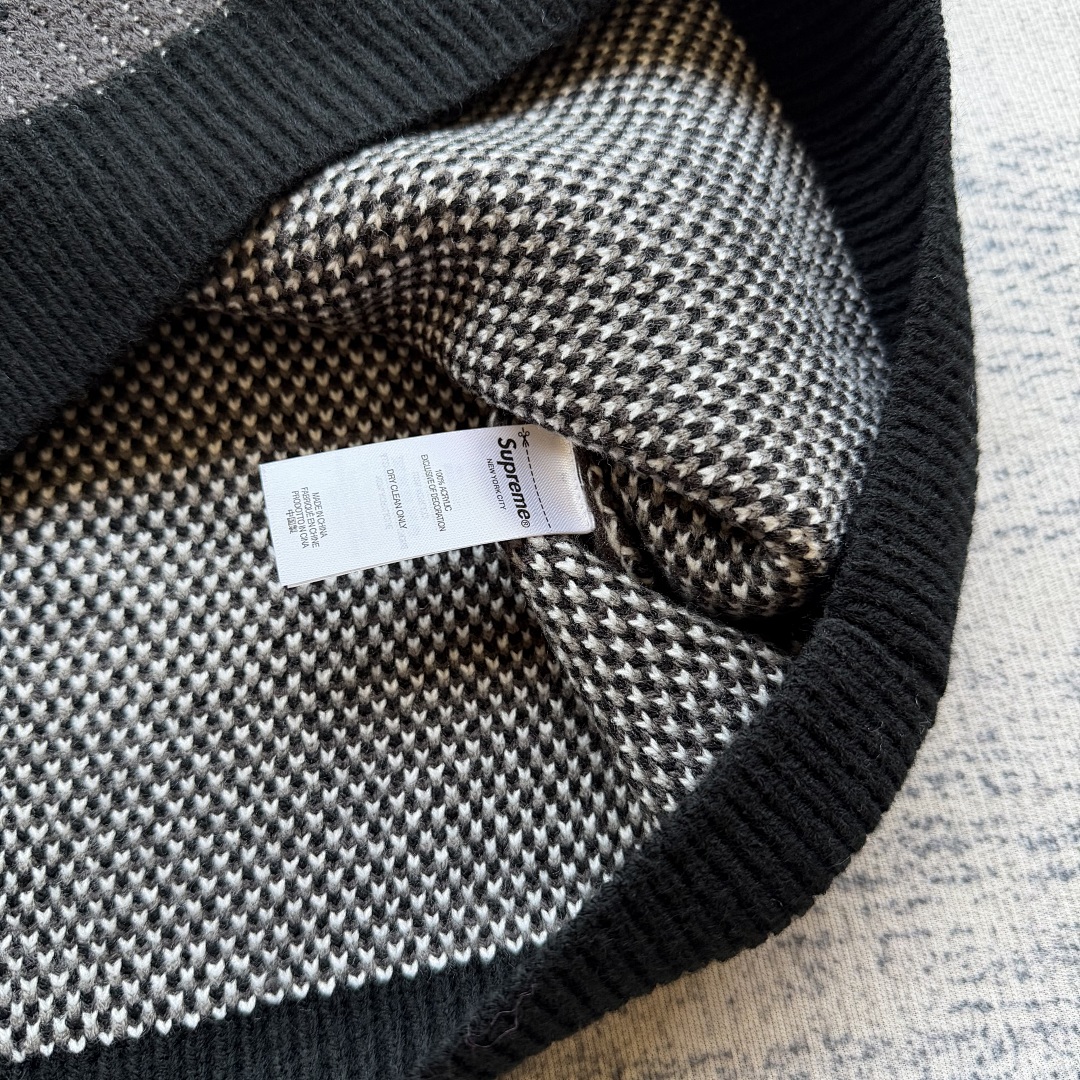 Supreme sweater - Image 8
