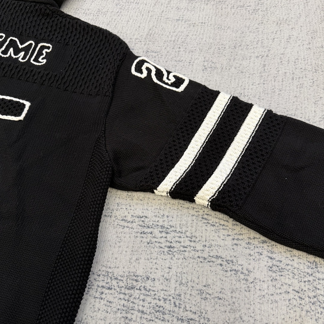 Supreme sweater - Image 25