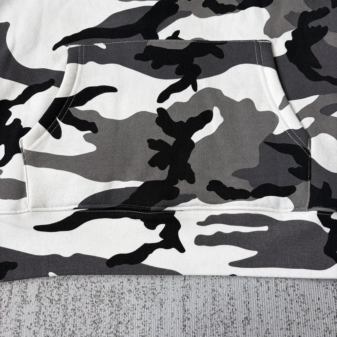 Supreme hoodie - Image 5