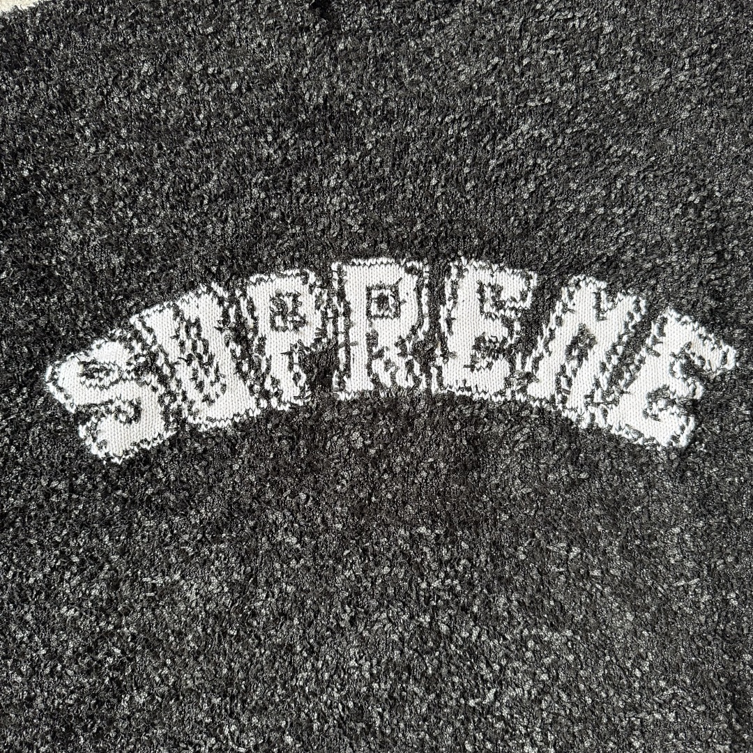 Supreme sweater - Image 9