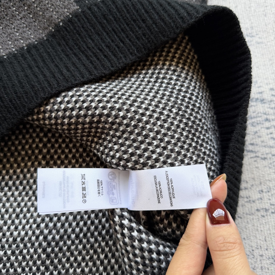Supreme sweater - Image 9