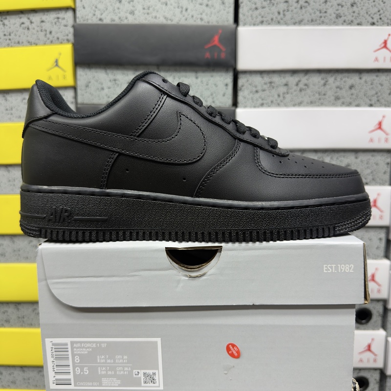Nike Air Force 1 Low '07 (Black)